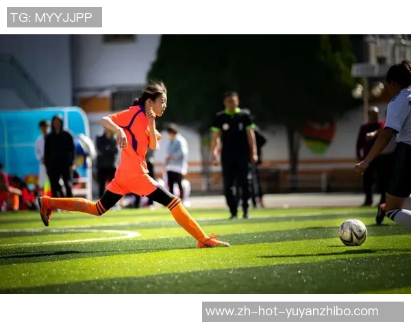 足球运动中的防护措施与装备的重要性分析与探讨